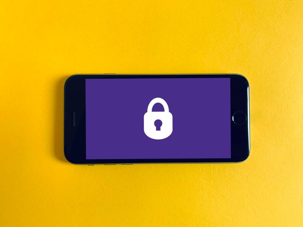 Smartphone next to a padlock, representing Android security patch levels and component updates