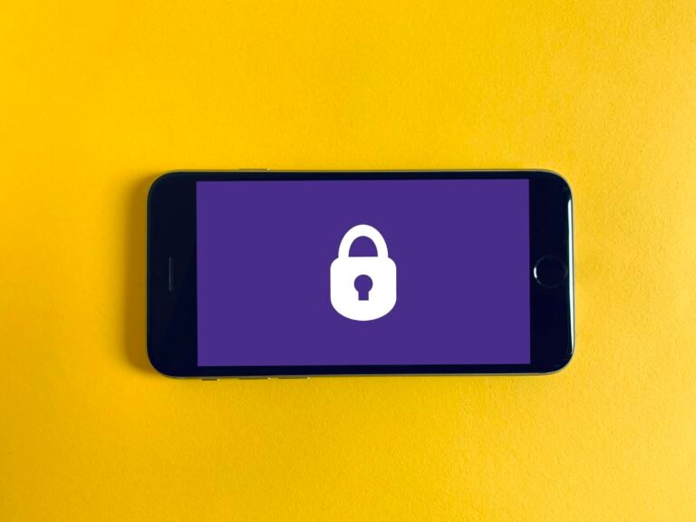 Smartphone next to a padlock, representing Android security patch levels and component updates